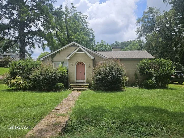 202 4th St NW, Magee, MS 39111