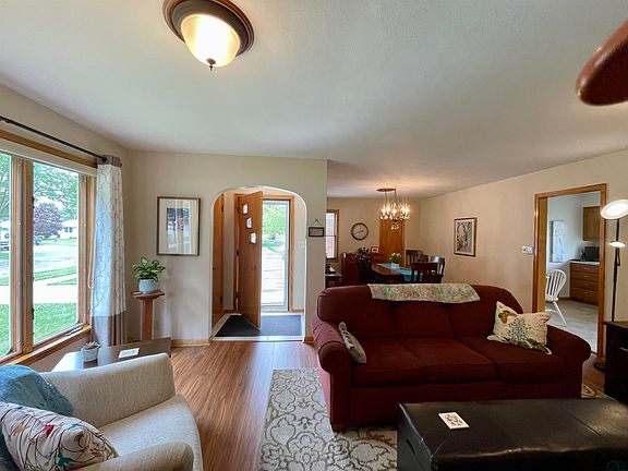 4th image of 1 S Windsor Cir