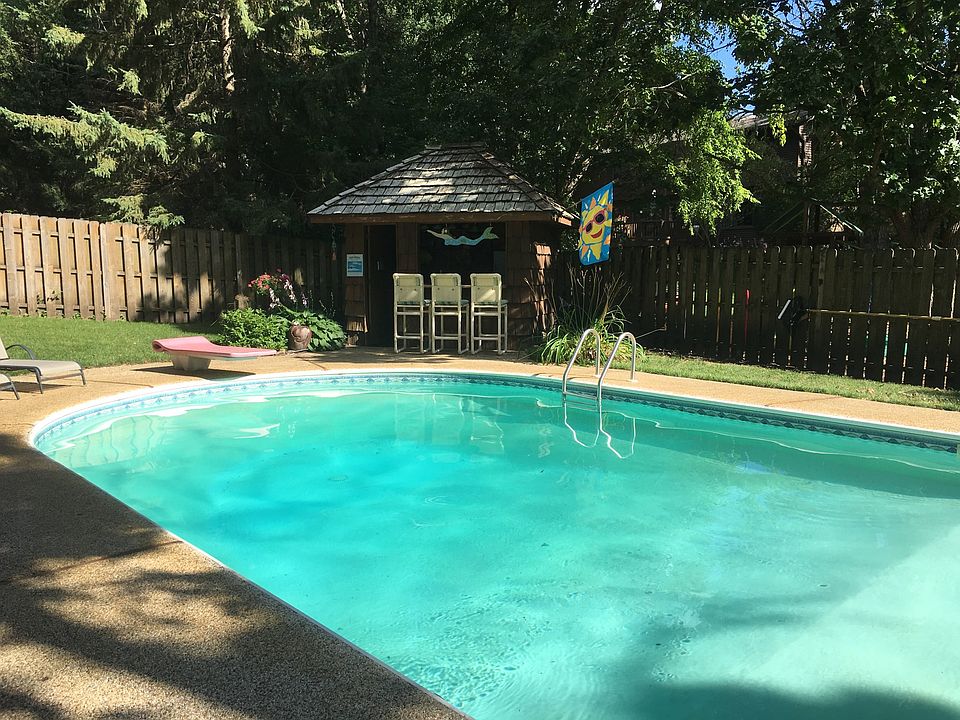 In-ground Pool + Pool House