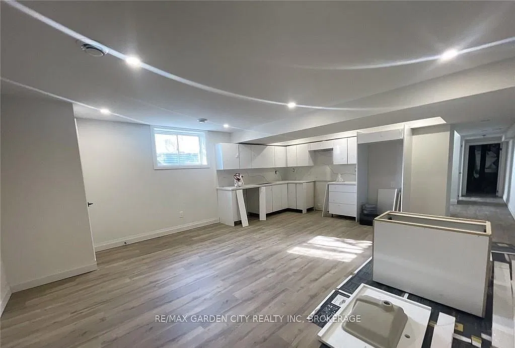 1 bed, $1,300 — Photo 3