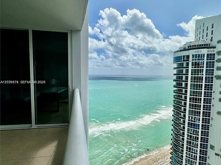 18201 Collins Ave #5307 — Photo 2