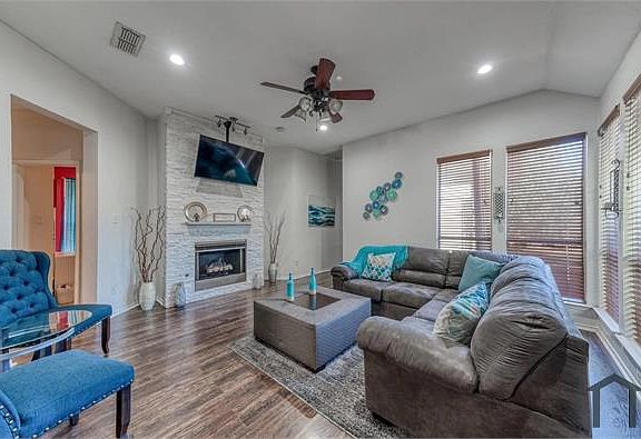 3rd image of 4917 Lodgepole Ln