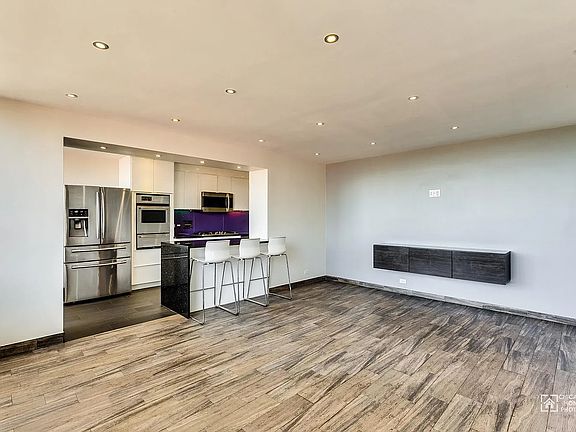 3rd image of 3950 N Lake Shore Dr APT 1002
