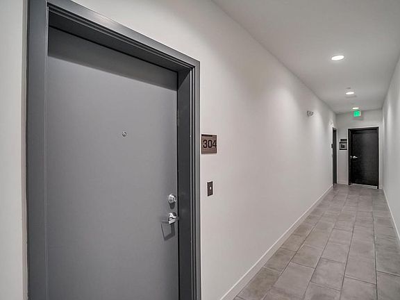 3rd image of 6015 Woodman Ave #304