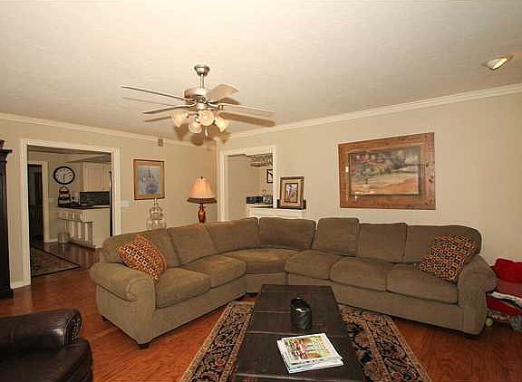 4th image of 3344 Rosewood Ln