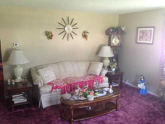 2nd image of 909 Linden St