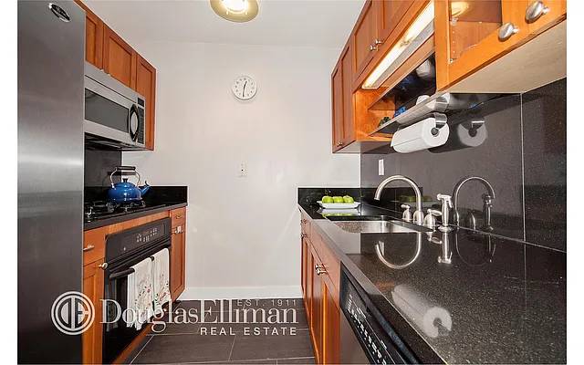Sold by Douglas Elliman | media 25