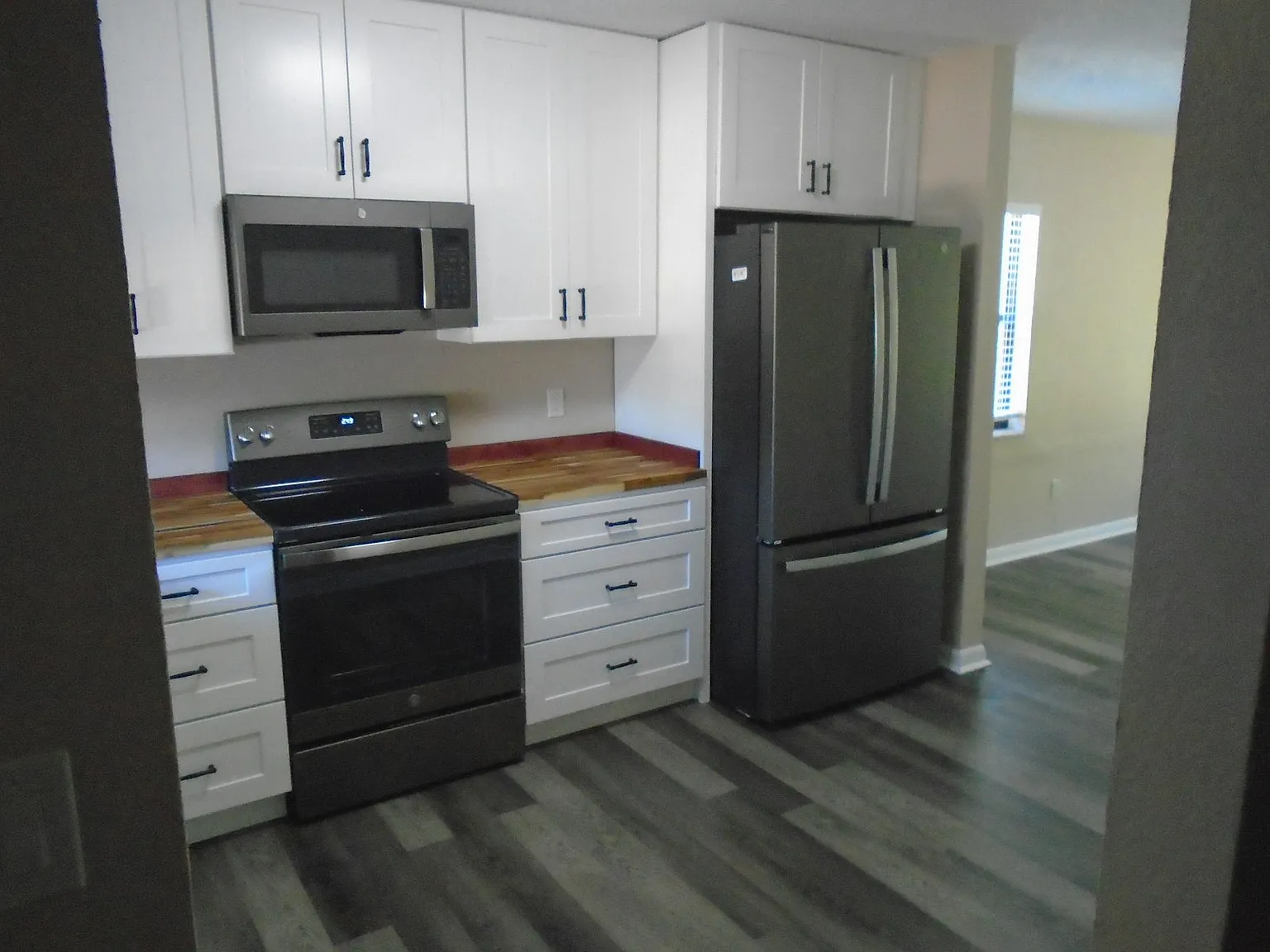 733 Laurel Bay Circle — Photo 2