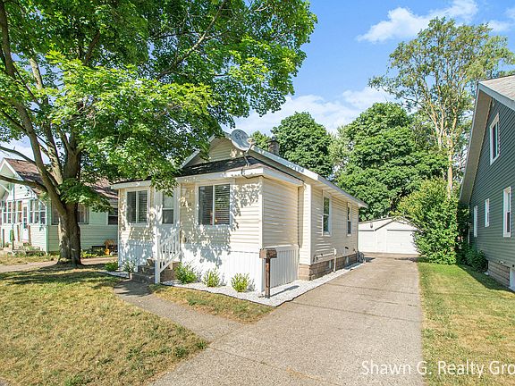 3rd image of 2240 Camden Ave SW