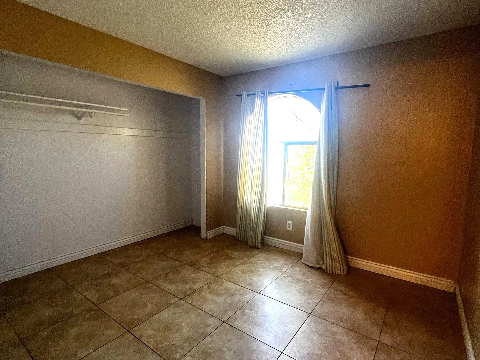 4 bed, 1300 sqft, $2,195 — Photo 4
