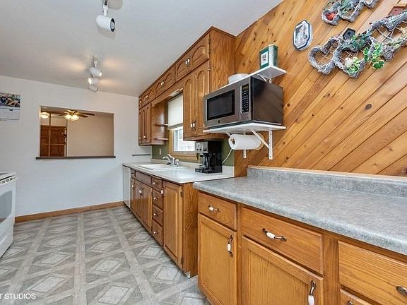 05_1223N10thSt_177001_Kitchen_LowRes