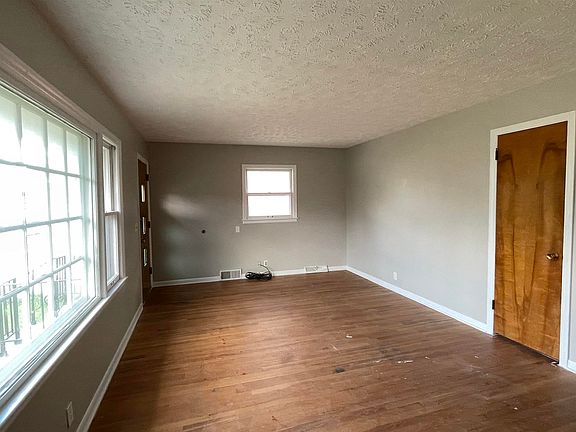 2nd image of 4531 Saratoga St