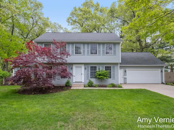 253 W Lancaster Dr, Muskegon, MI 49445