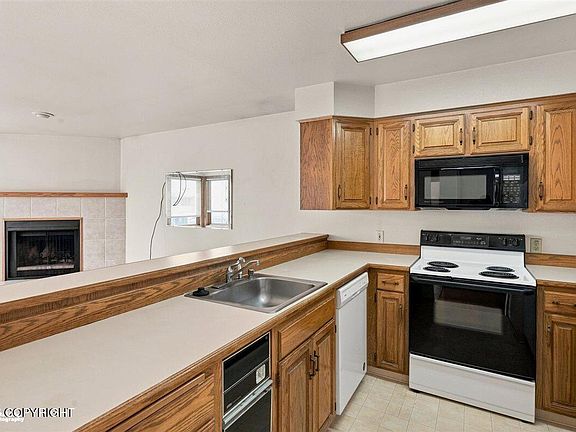 5th image of 4109 Lynn Dr APT 221