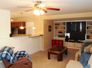 20 Walnut Ln, Levittown, PA 19054