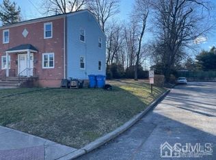 545-547 Olive Pl, Woodbridge, NJ 07095