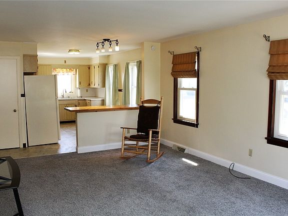 2nd image of 3337 Chapin St