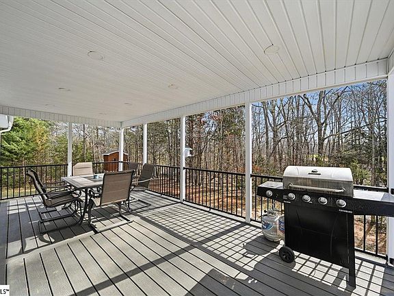 3rd image of 110 Axel Dr