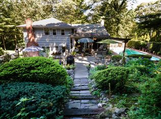464 Wolf Hill Rd, Dix Hills, NY 11746