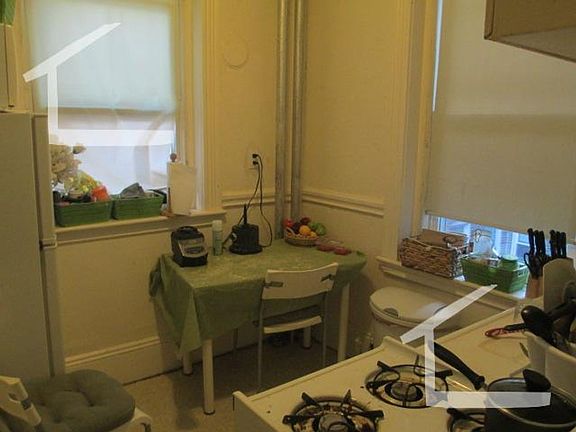 5th image of 122 Warren St #11A