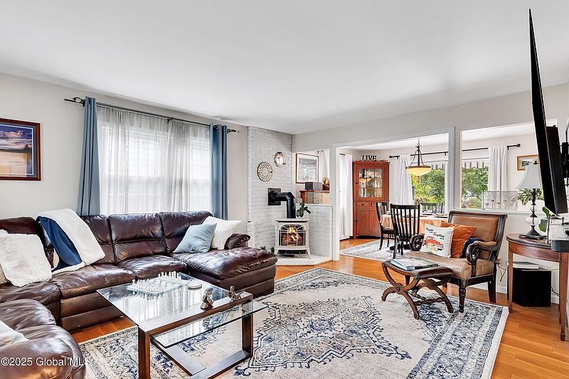 5th image of 20 Linden Avenue