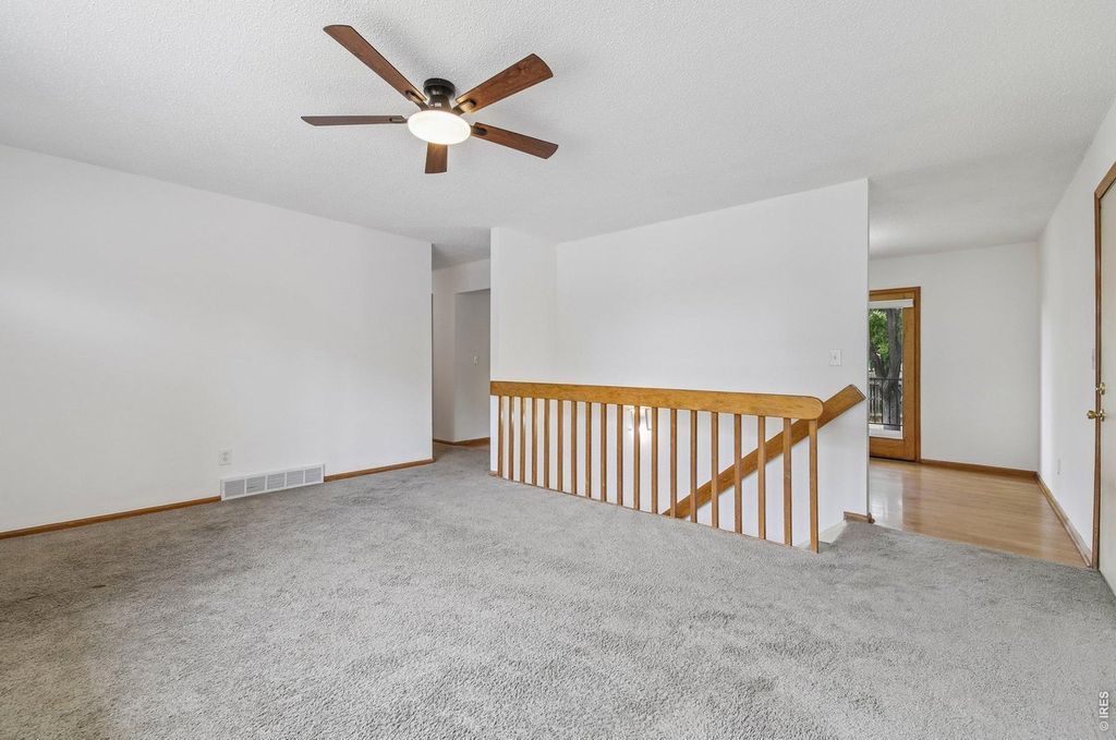 906 Foothills Ct