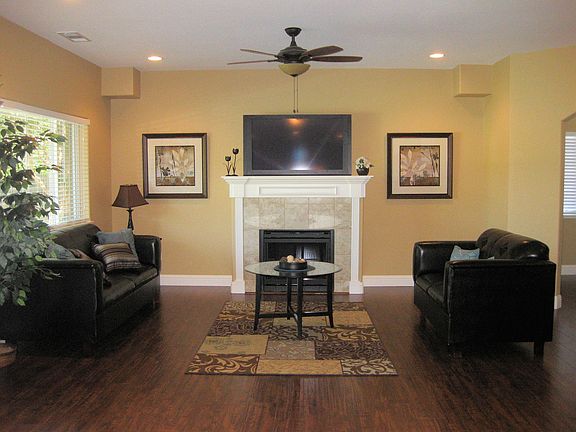 3rd image of 750 El Encino Way