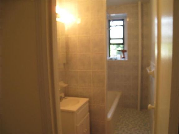 4th image of 4119 41st St APT 2B