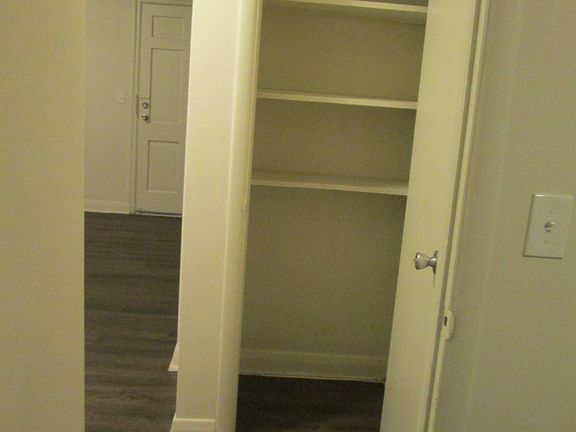 5th image of 141 E Davis Blvd APT 111