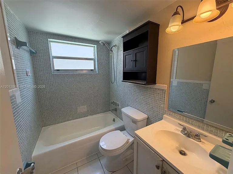 1702 McKinley St #4 — Photo 15
