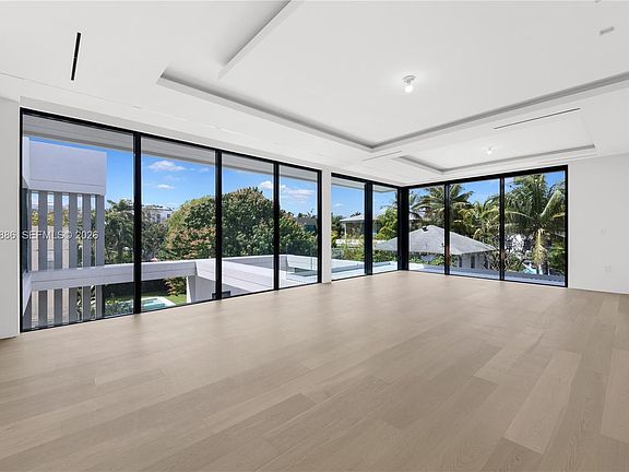 4th image of 2094 Prairie Ave