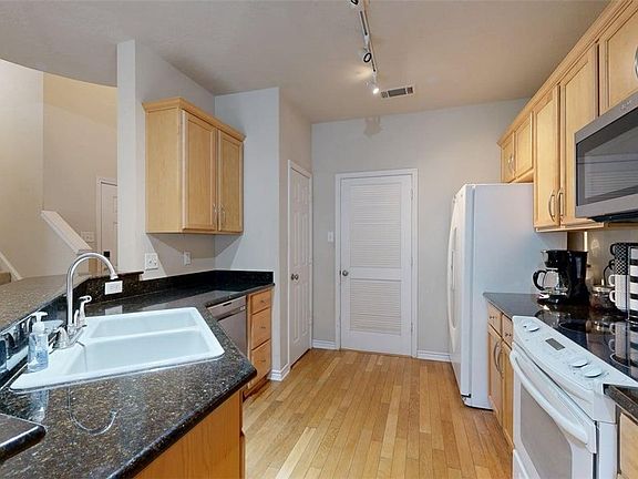 4th image of 4307 Spring Hill Dr