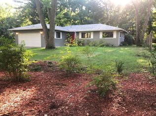 209 Pokagon Dr, Michiana Shores, IN