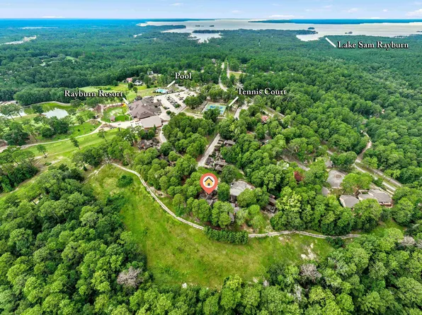 304 Country Club Dr, Brookeland, TX 75931