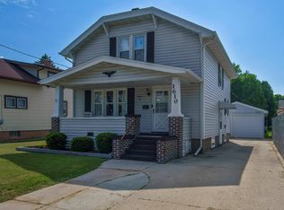 1610 S 14th St, Manitowoc, WI 54220