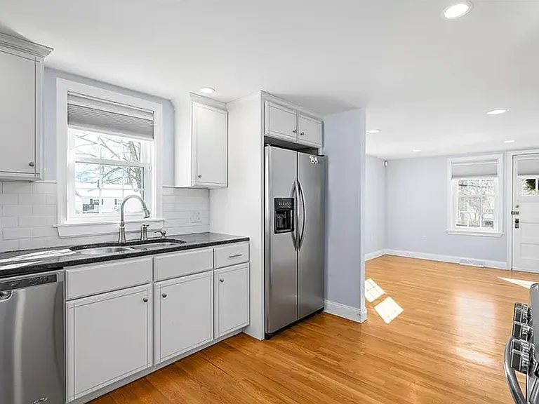 44 Sumner St — Photo 2