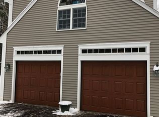 4 Robin Ln, Falmouth, ME 04105