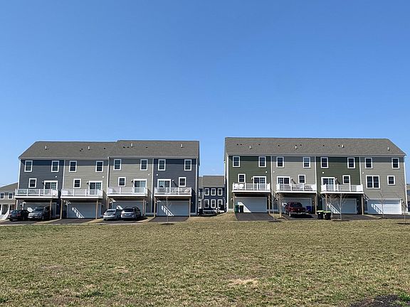 3rd image of 1527 Schwinn St #24