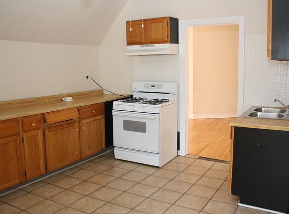 4th image of 2531 N Tripp Ave #3
