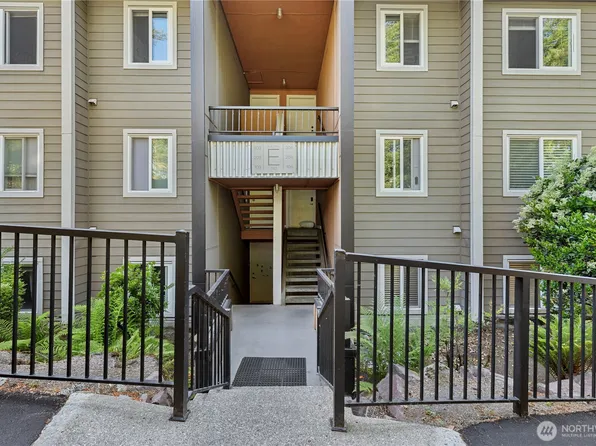 738 Kirkland Circle #E104, Kirkland, WA 98033