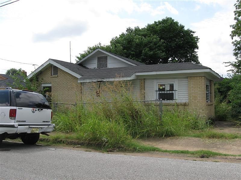 105 Silverage Ave, Memphis, TN 38109