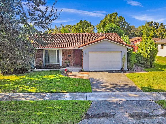 2nd image of 6924 Willow Ln