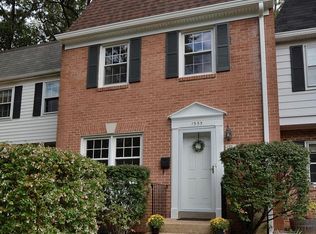 1555 Brookshire Ct, Reston, VA 20190