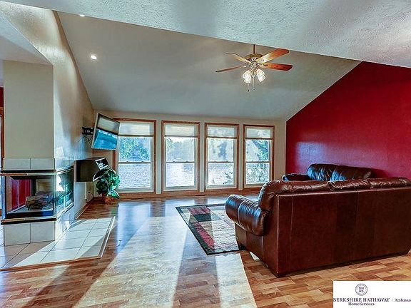 3rd image of 456 Shorewood Ln