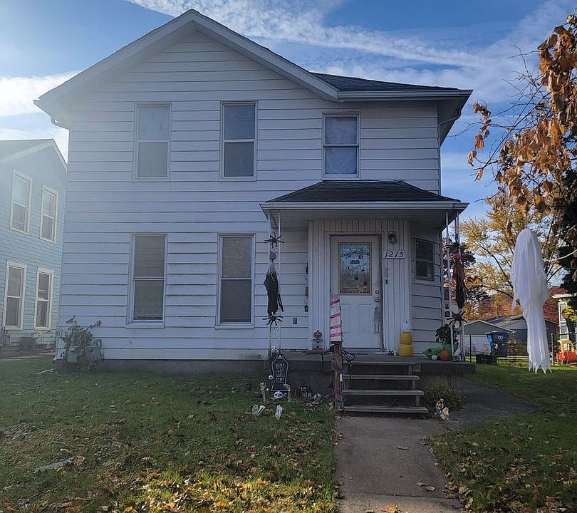 1st image of 1215 1/2 E 12th St #268727403