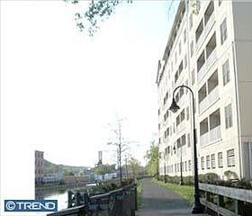 5th image of 100 Leverington Ave APT 40