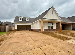 825 Quitman Ct E, Nesbit, MS 38651