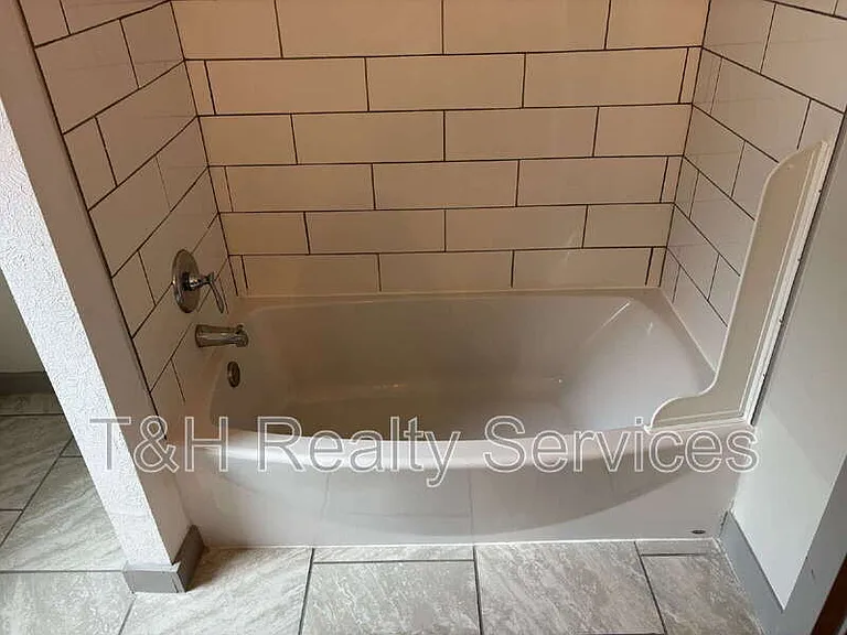 422 Iowa St — Photo 32