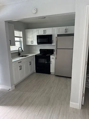 Palm Court Apartments Photo 1