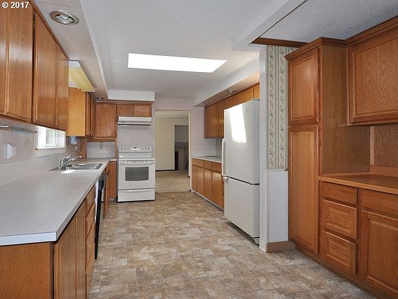 4th image of 2401 NW 91st St